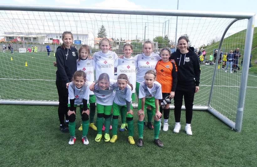 Dievčatá FC Petržalka U12 sa predstavili na Turnaji dievčat WU12 v Dunajskej Lužnej