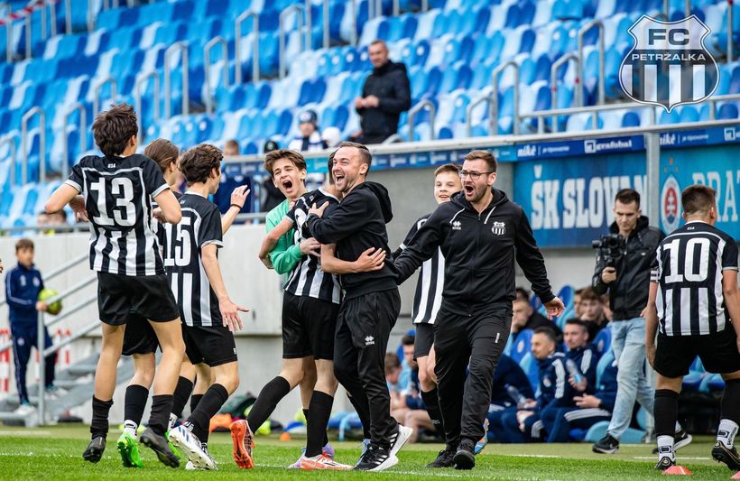 Cenné víťazstvo žiakov FC Petržalka U14 na Tehelnom poli proti Slovanu